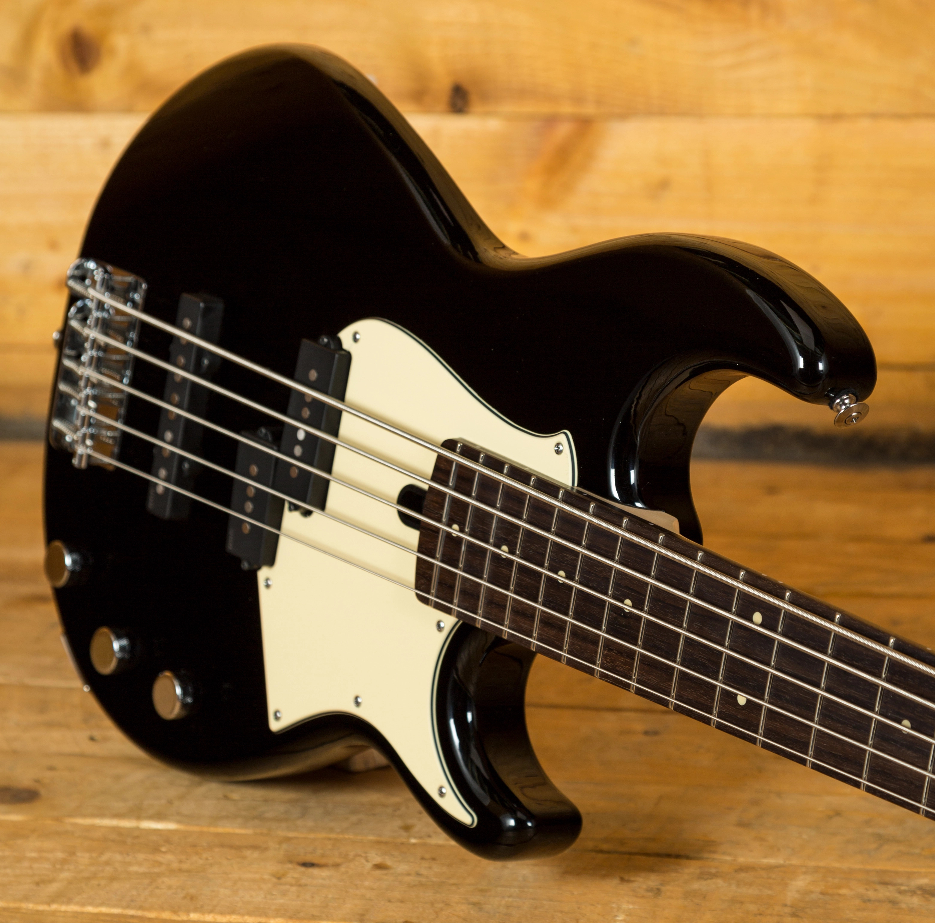 Yamaha BB 435 5String Bass Black Peach Guitars