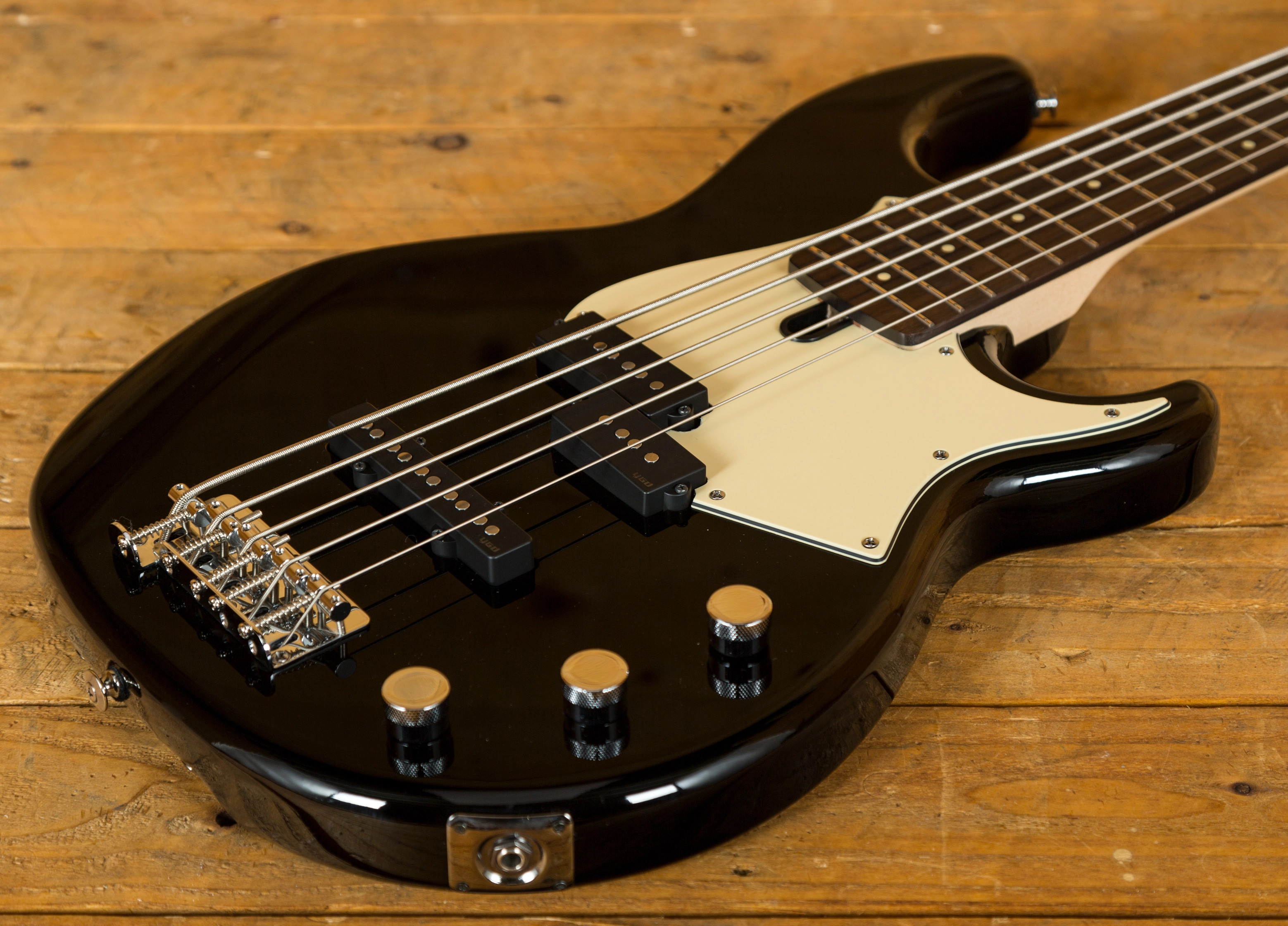 Yamaha BB 435 5String Bass Black Peach Guitars