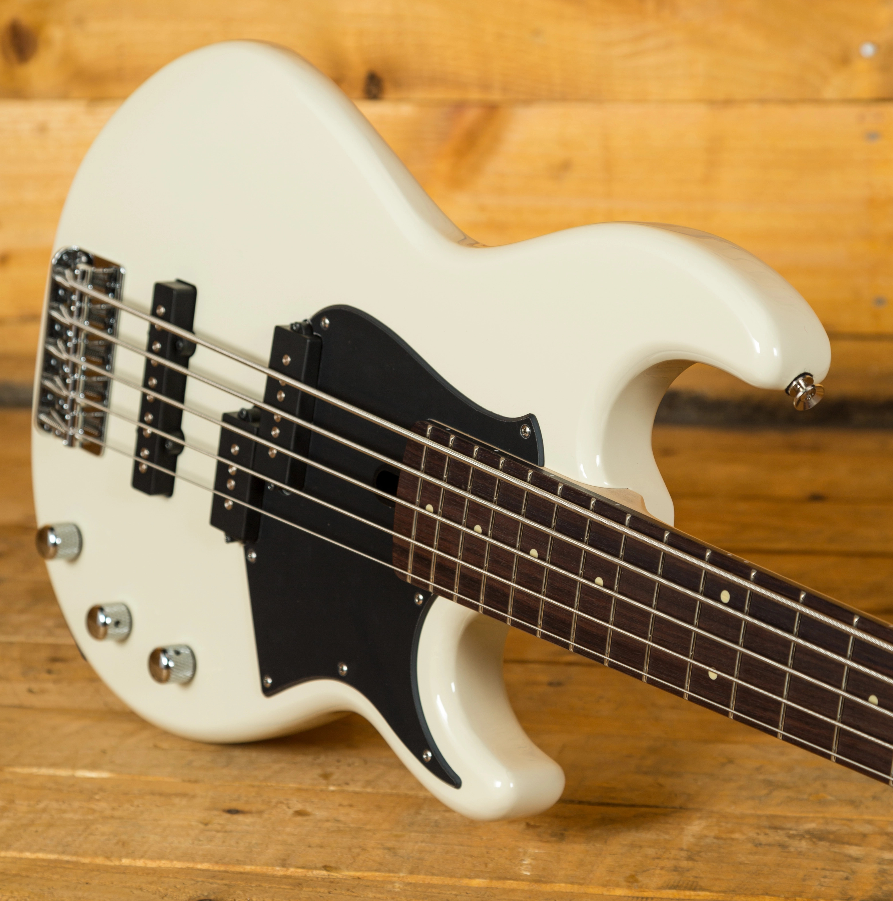 Yamaha BB 235 5String Bass Vint White Peach Guitars