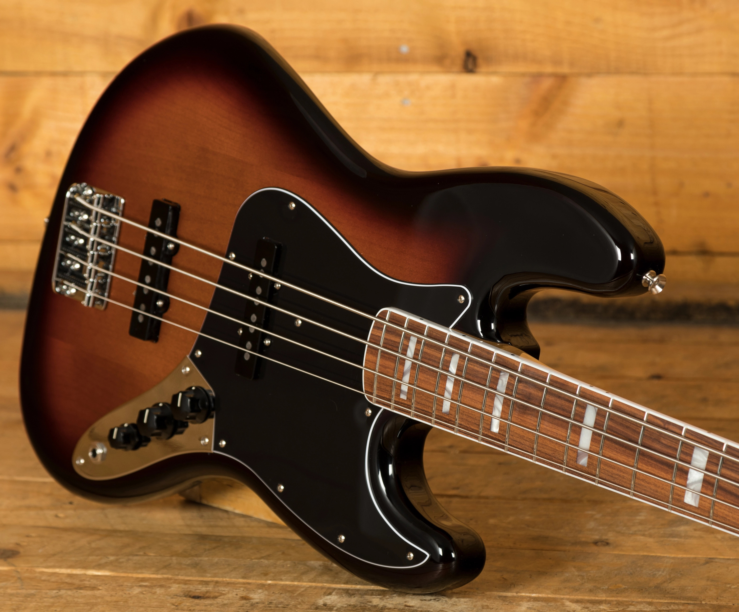 Fender Vintera 70s Jazz Bass Pau Ferro SB Peach Guitars