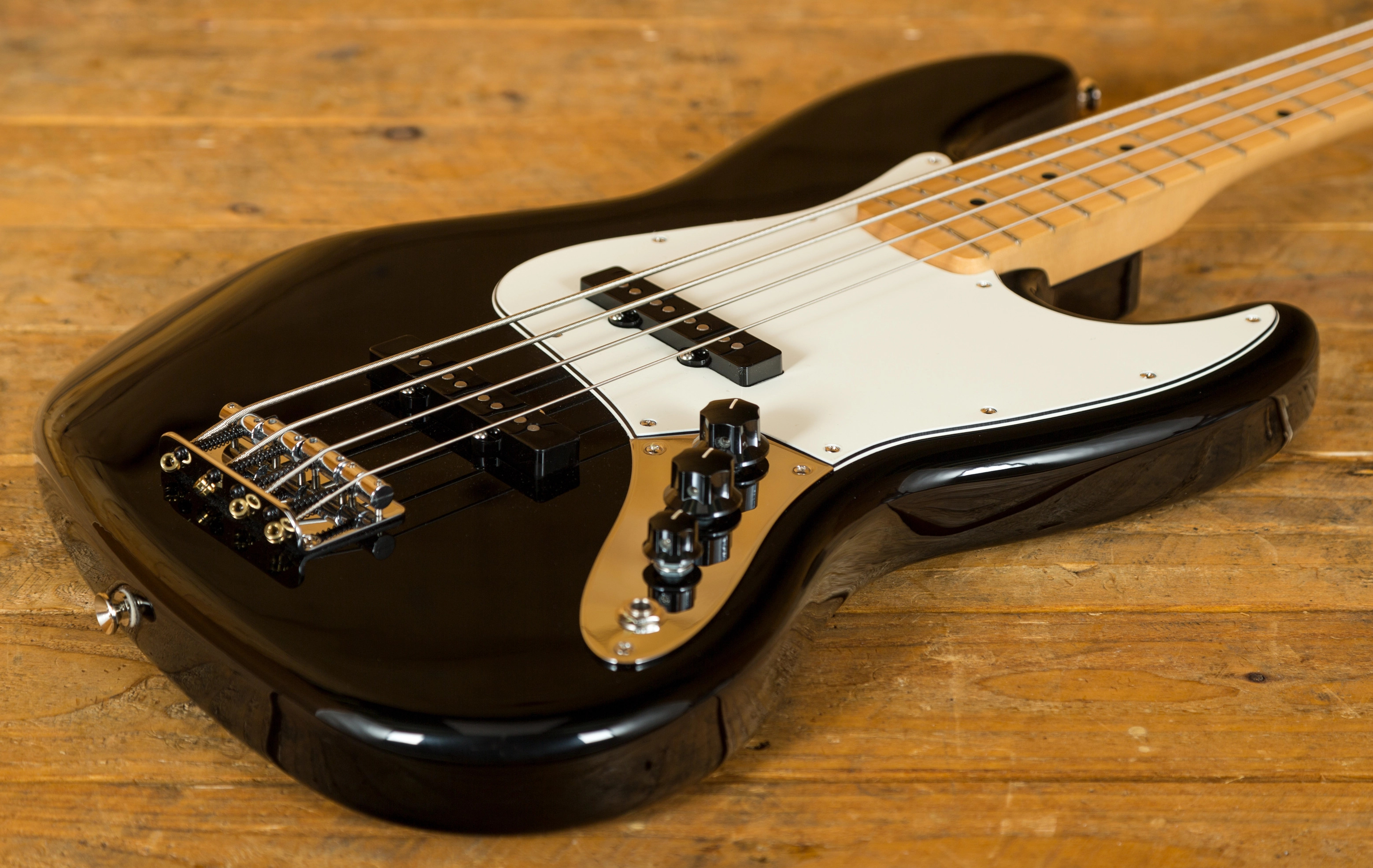 Fender Player Jazz Bass Maple Neck Black Peach Guitars