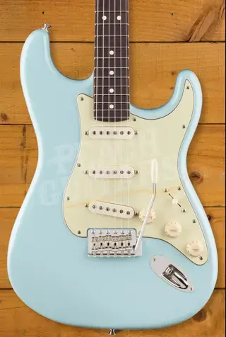 Fender Limited American Professional Classic Stratocaster Silent System - Rosewood - Daphne Blue