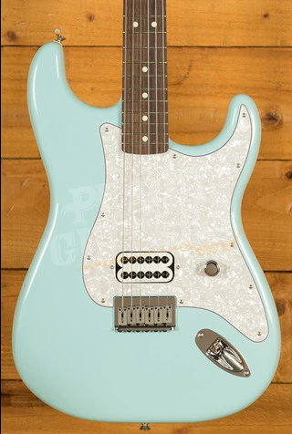 Fender Tom DeLonge Stratocaster - Rosewood - Daphne Blue