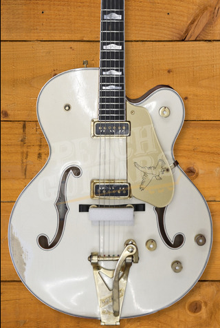 Gretsch Custom Shop Masterbuilt Gonzalo Madrigal G6136-54 White Falcon | Heavy Relic Vintage White