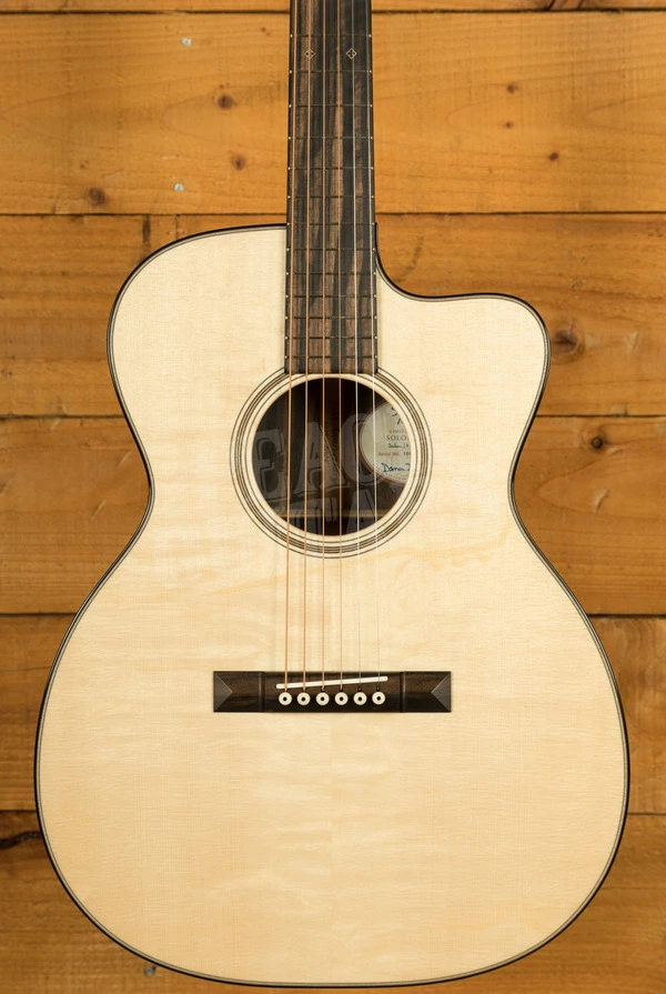 Bourgeois Custom 50th Anniversary OMC Soloist - Natural