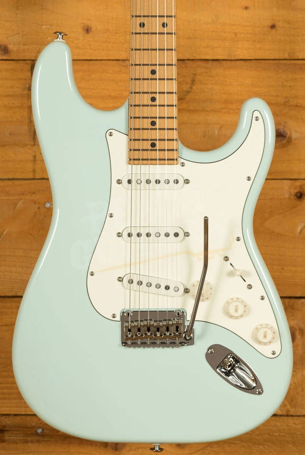 Suhr Classic Pro Peach LTD - SSS Roasted Maple Sonic Blue