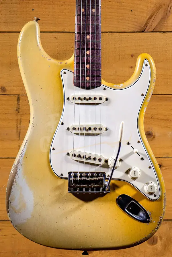 Fender Custom Shop | Masterbuilt by Dale Wilson - '64 Strat Relic Olympic White
