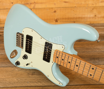 Fender Noventa Strat Maple Daphne Blue