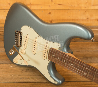 Fender Deluxe Roadhouse Stratocaster | Pau Ferro - Mystic Ice Blue