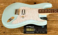 Fender Tom DeLonge Stratocaster - Rosewood - Daphne Blue