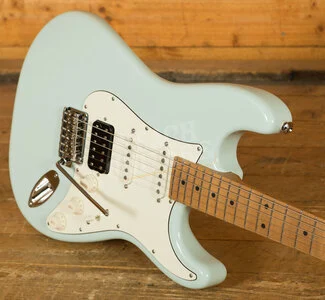 Suhr Classic Pro Peach LTD - HSS Roasted Maple Sonic Blue