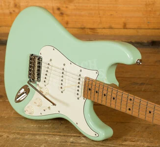 Suhr Classic Pro Peach LTD - SSS Roasted Maple Surf Green