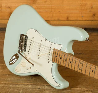 Suhr Classic Pro Peach LTD - SSS Roasted Maple Sonic Blue