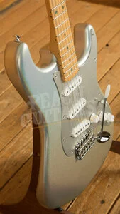 Fender H.E.R. Stratocaster - Maple - Chrome Glow