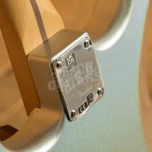 Fender H.E.R. Stratocaster - Maple - Chrome Glow