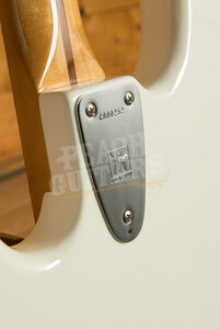 Music Man Retro '70s StingRay Bass | StingRay H - White