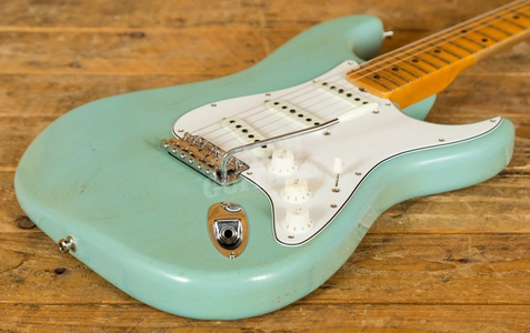 Fender Custom Shop 2018 Postmodern Strat Aged Daphne Blue