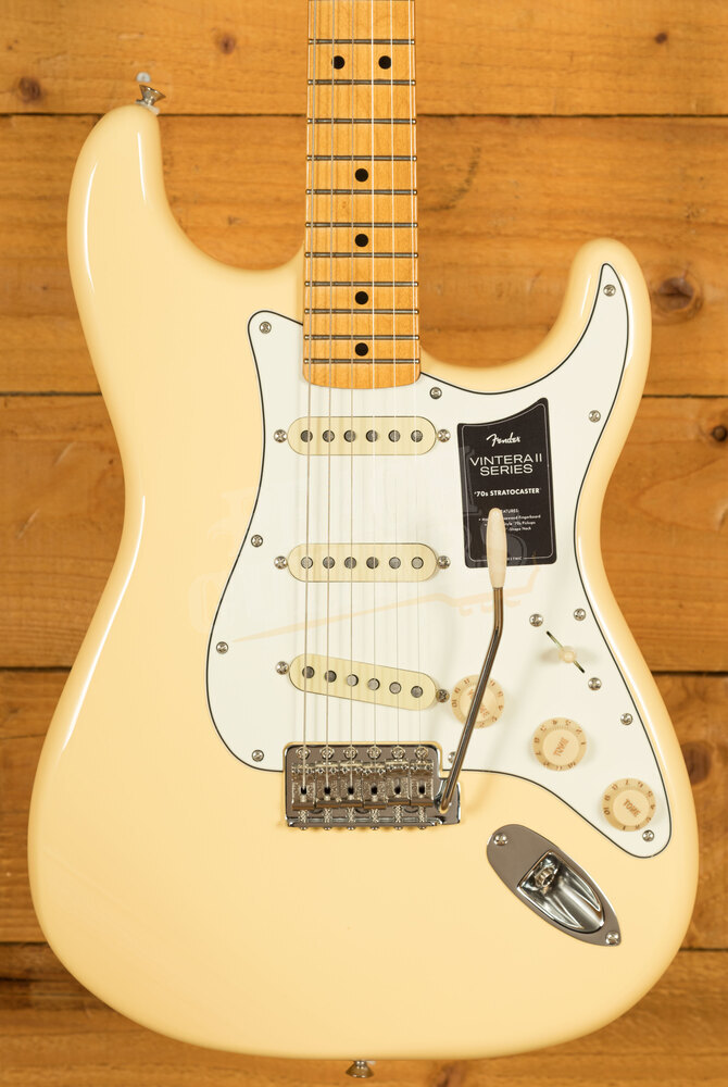 Fender Vintera II 70s Stratocaster | Maple - Vintage White - Peach